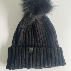 CALVIN KLEIN KNIT POM POM WOMEN'S BEANIE